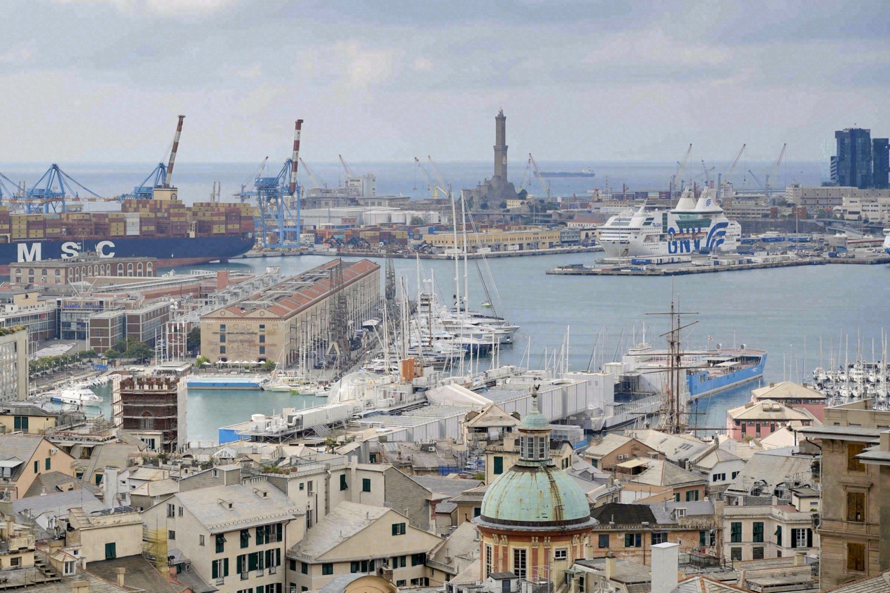 Panorama des Hafens von Genua